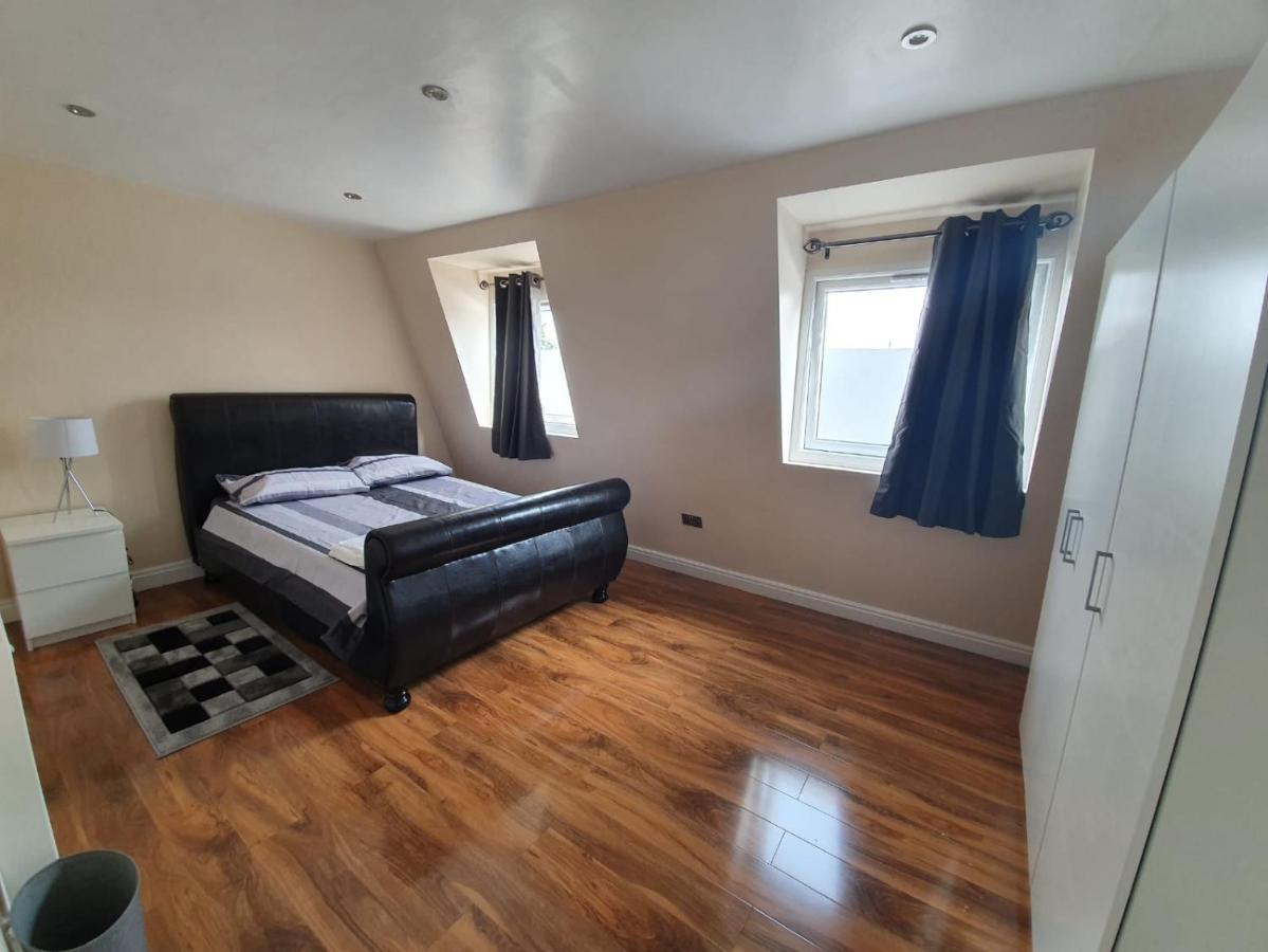 Modern 4 Bedroom Apartament *