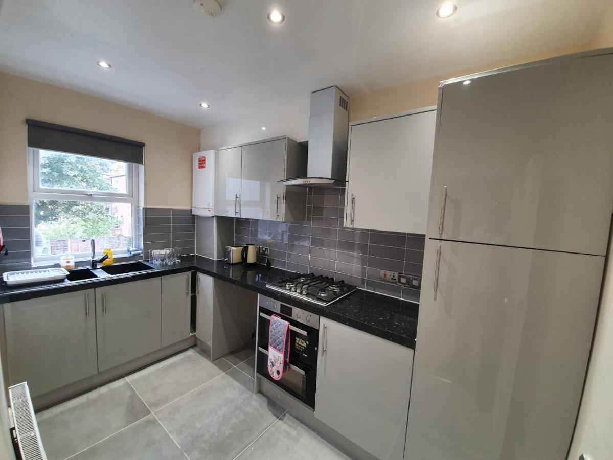 Modern 4 Bedroom Apartament Londra