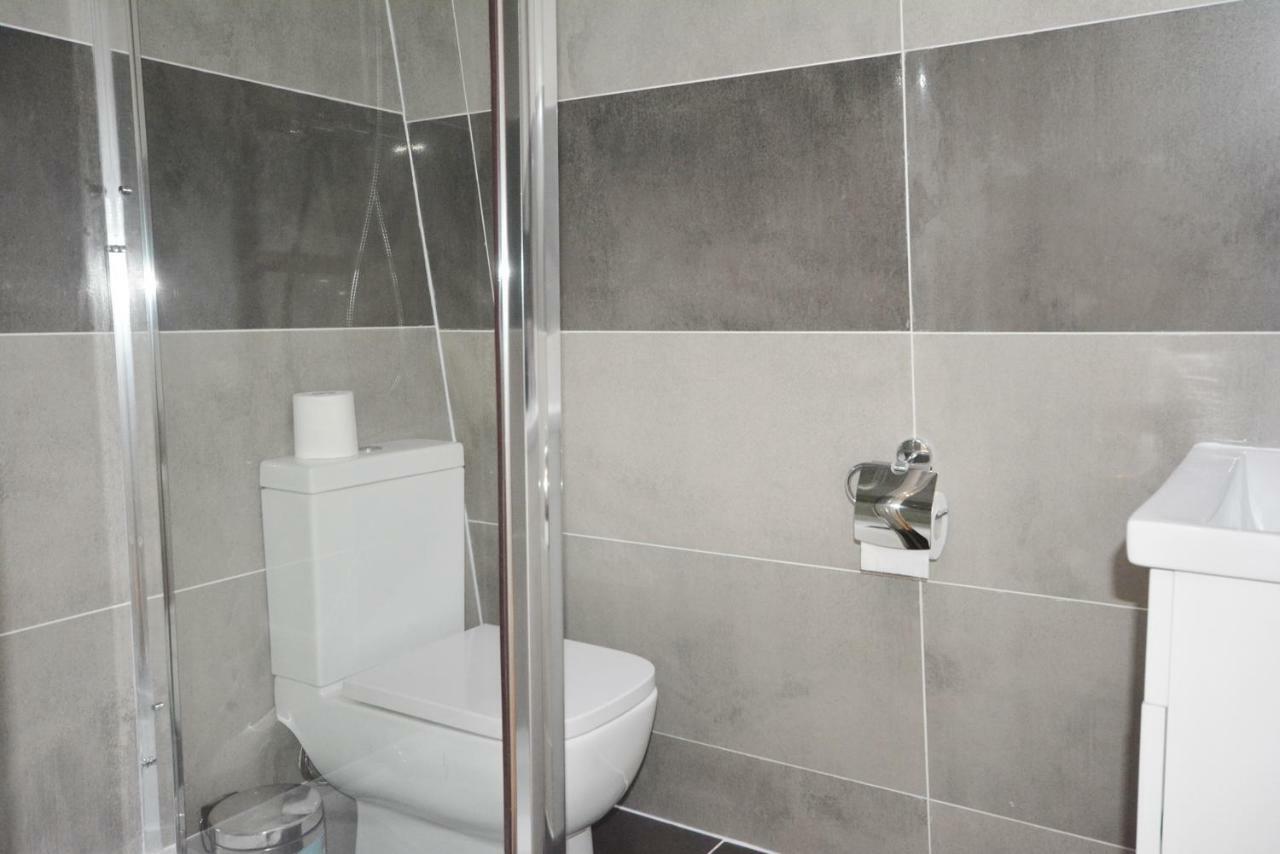 Modern 4 Bedroom Apartament *