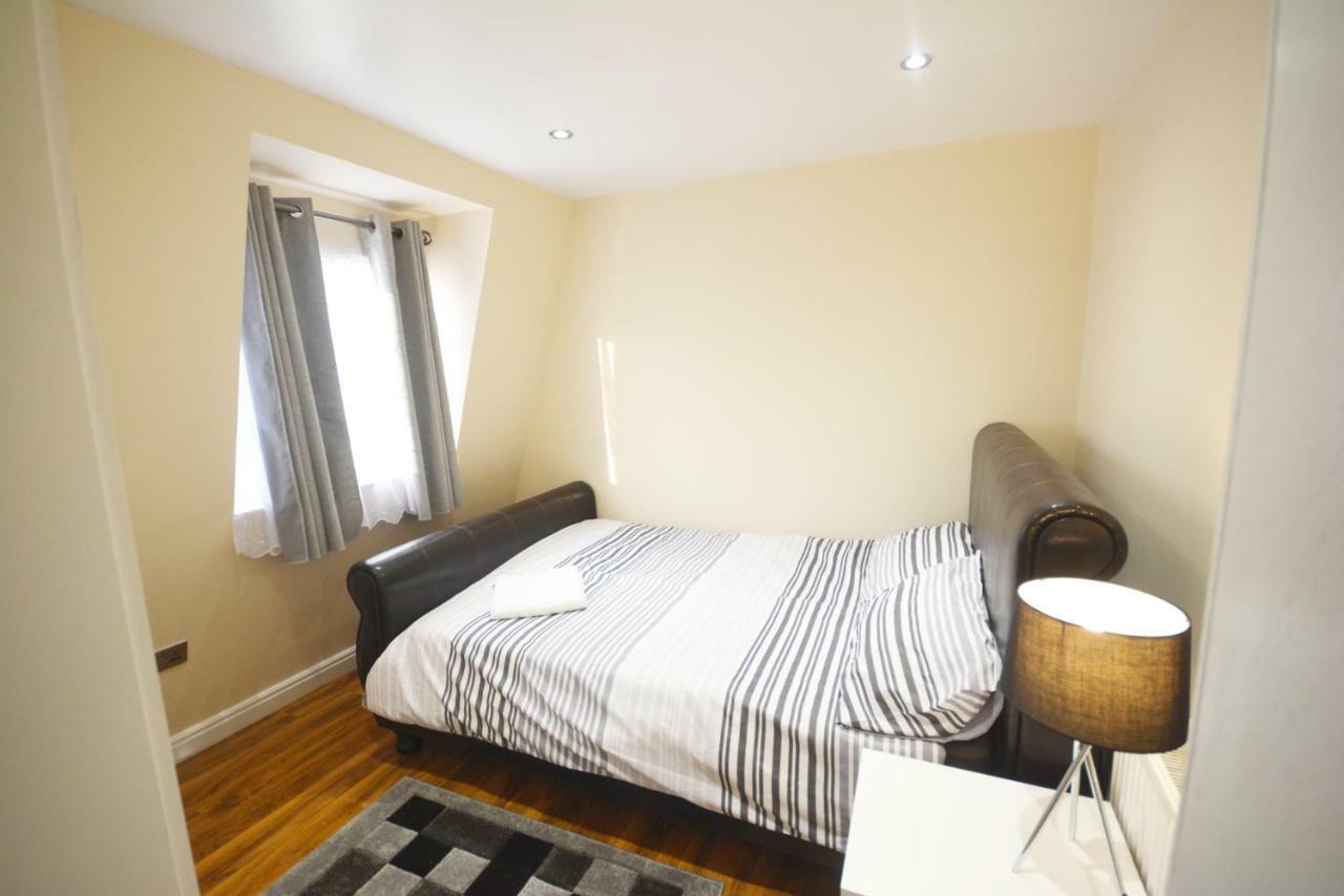 Modern 4 Bedroom Apartament Londra