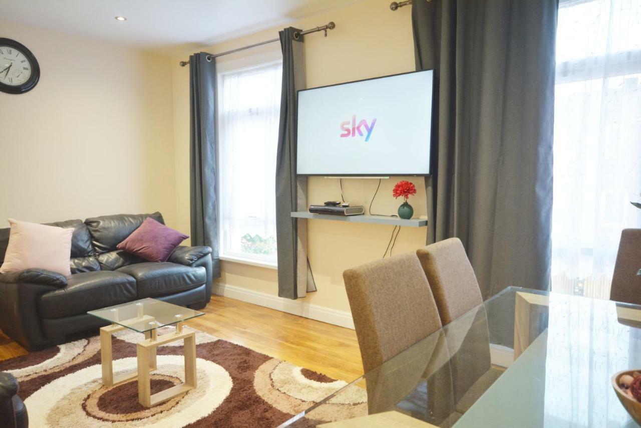 Modern 4 Bedroom Apartament *