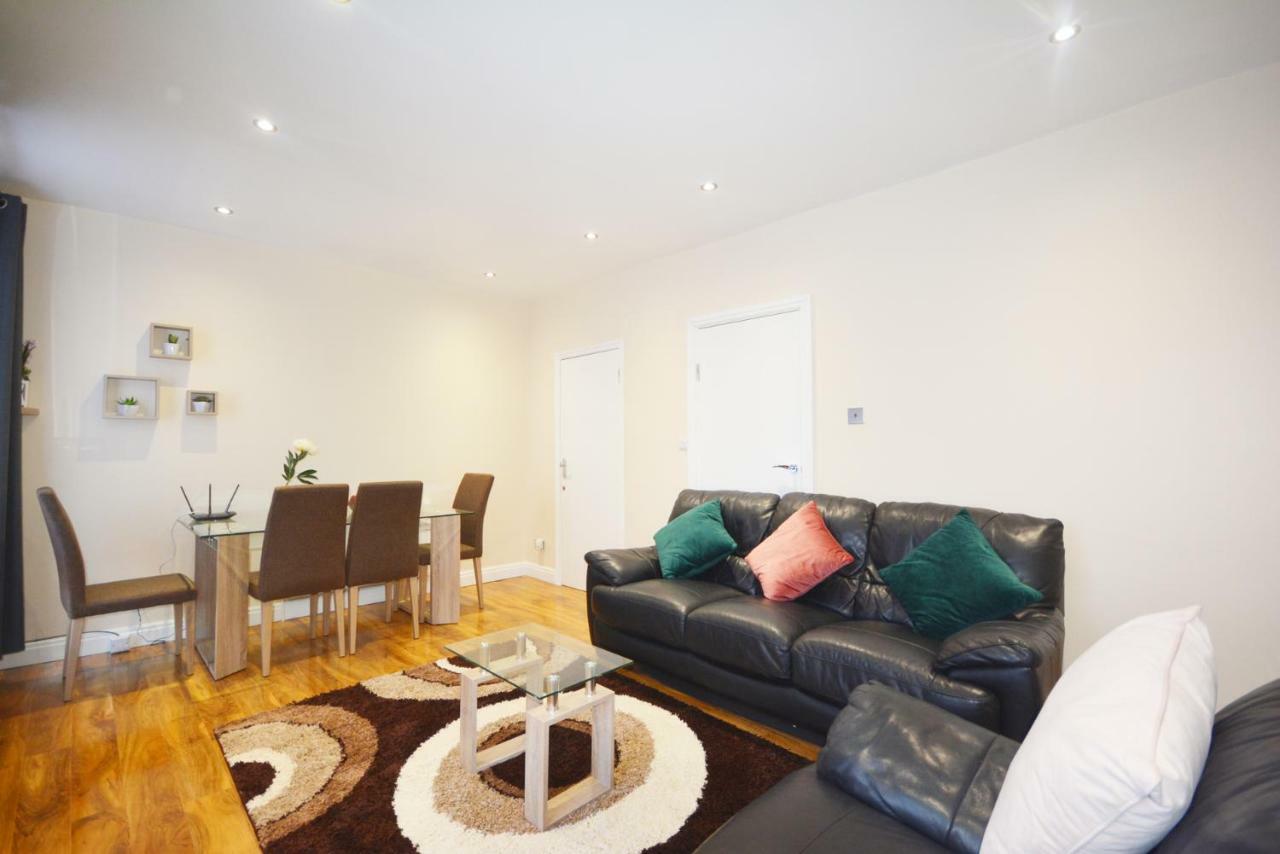 Modern 4 Bedroom Apartament