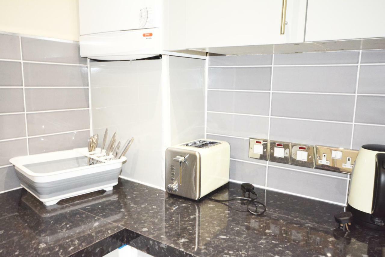 Apartament Modern 4 Bedroom Londra