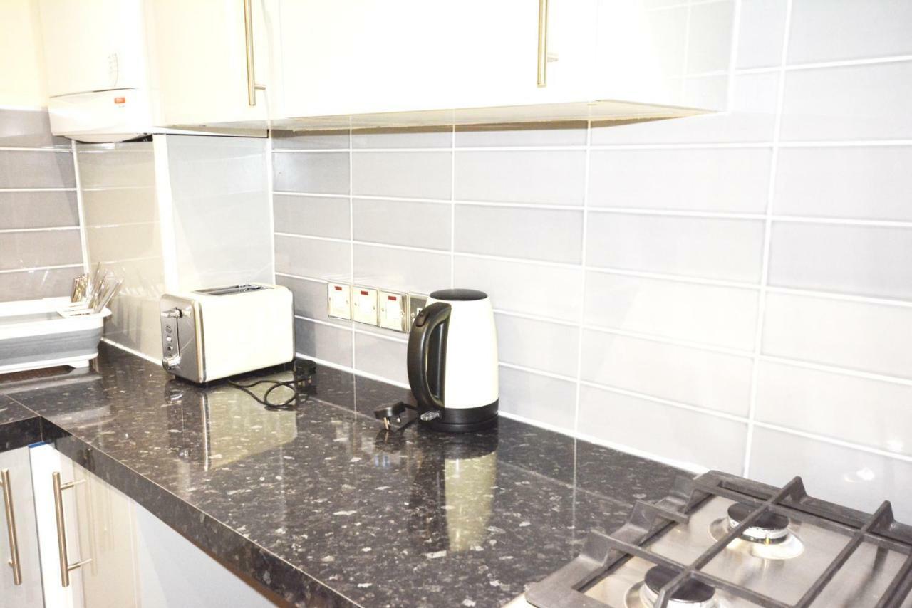 Modern 4 Bedroom Apartament *